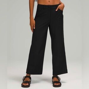 Lululemon City Sleek 5 Pocket Wide-Leg High Rise 7/8 Length Pant in‎ Black 33